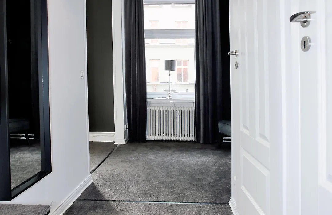 Eight Rooms-1