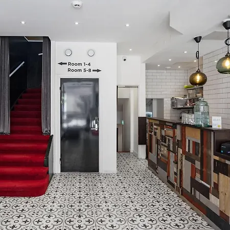 Eight Rooms-3