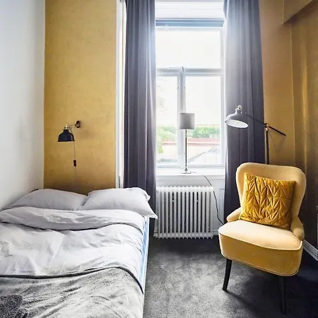 Eight Rooms-2